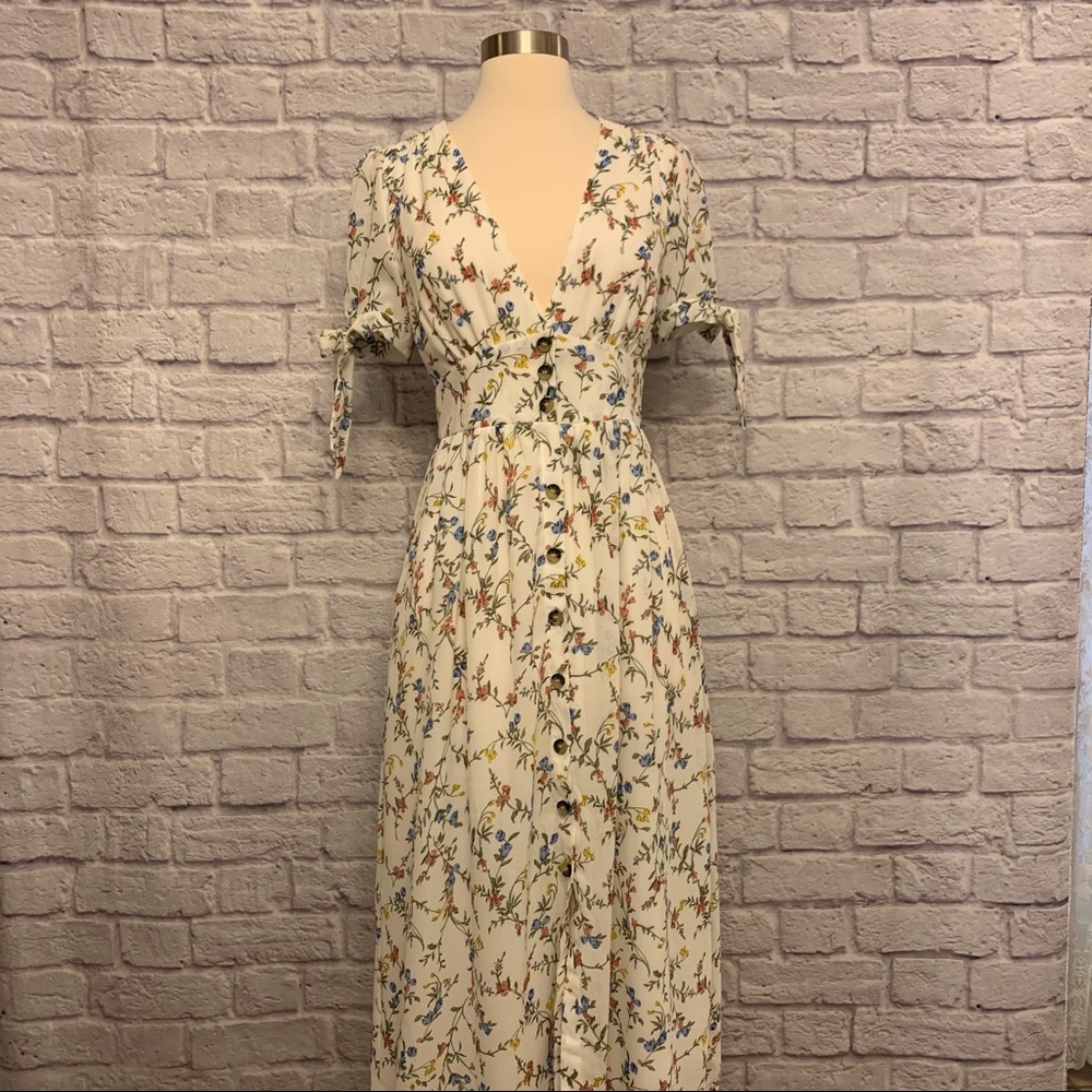 πHPπ Lost In Lunar Floral Button Front Dress - Picture 2 of 16